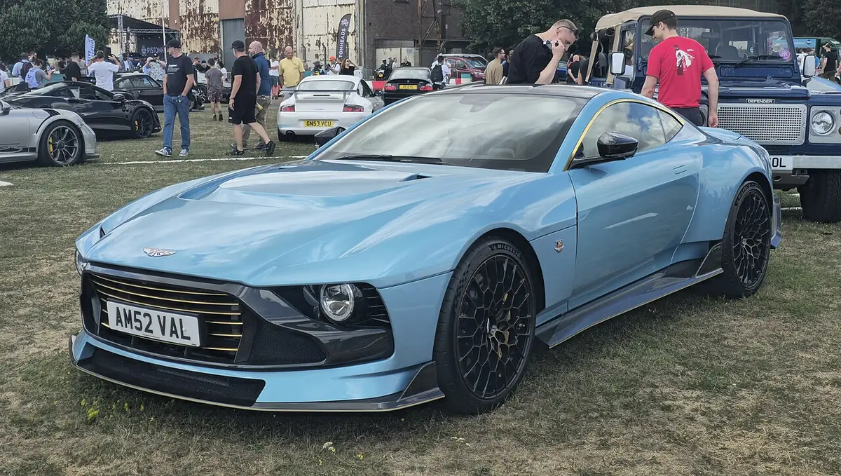 Aston Martin Valour exterior (photo from Wikimedia Commons)