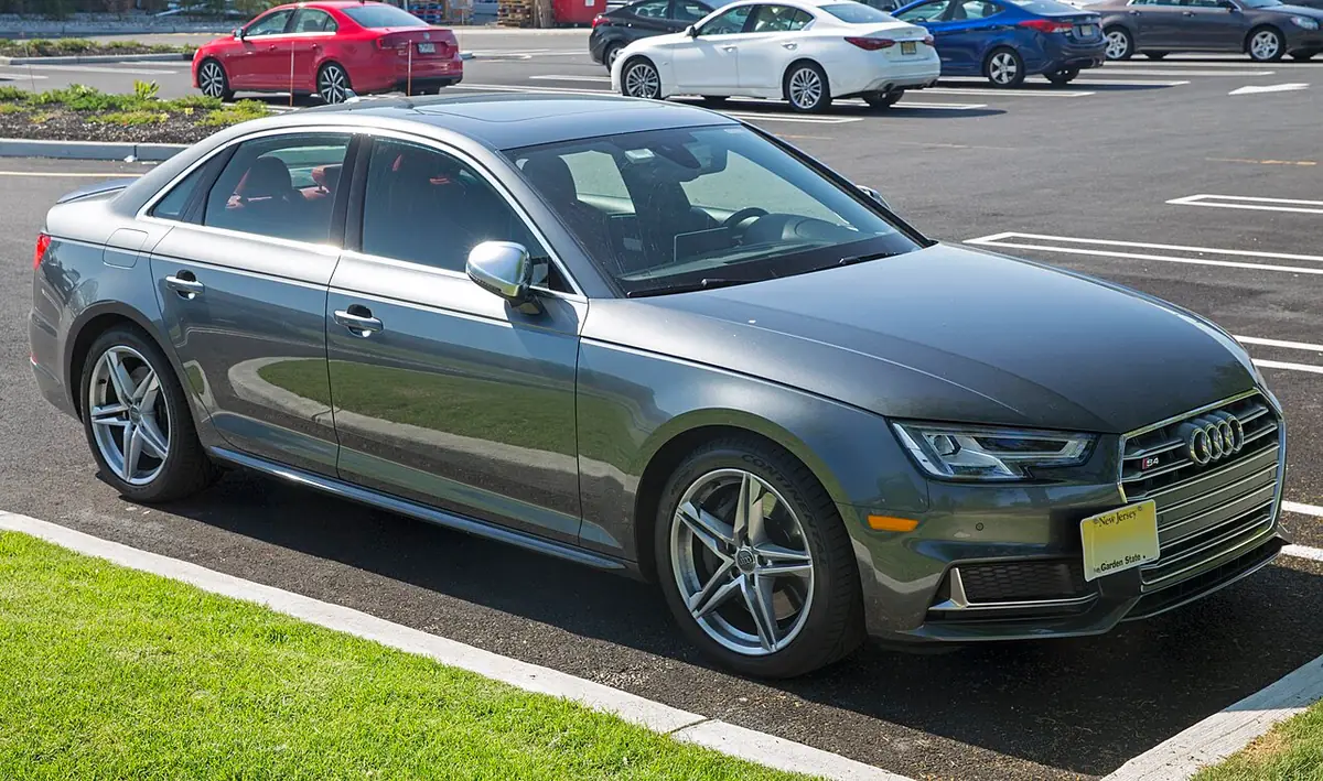 Audi S4 (photo from Wikimedia Commons)
