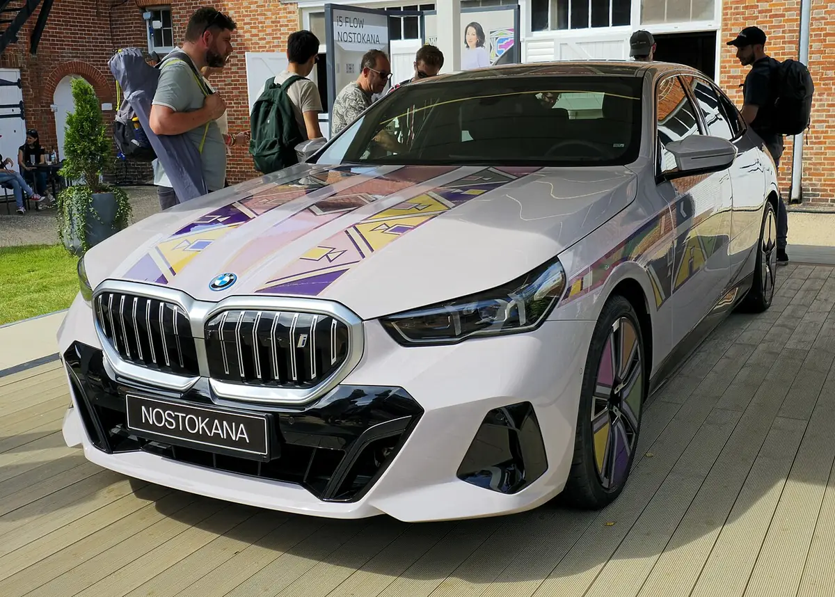 BMW i5 exterior (photo from Wikimedia Commons)