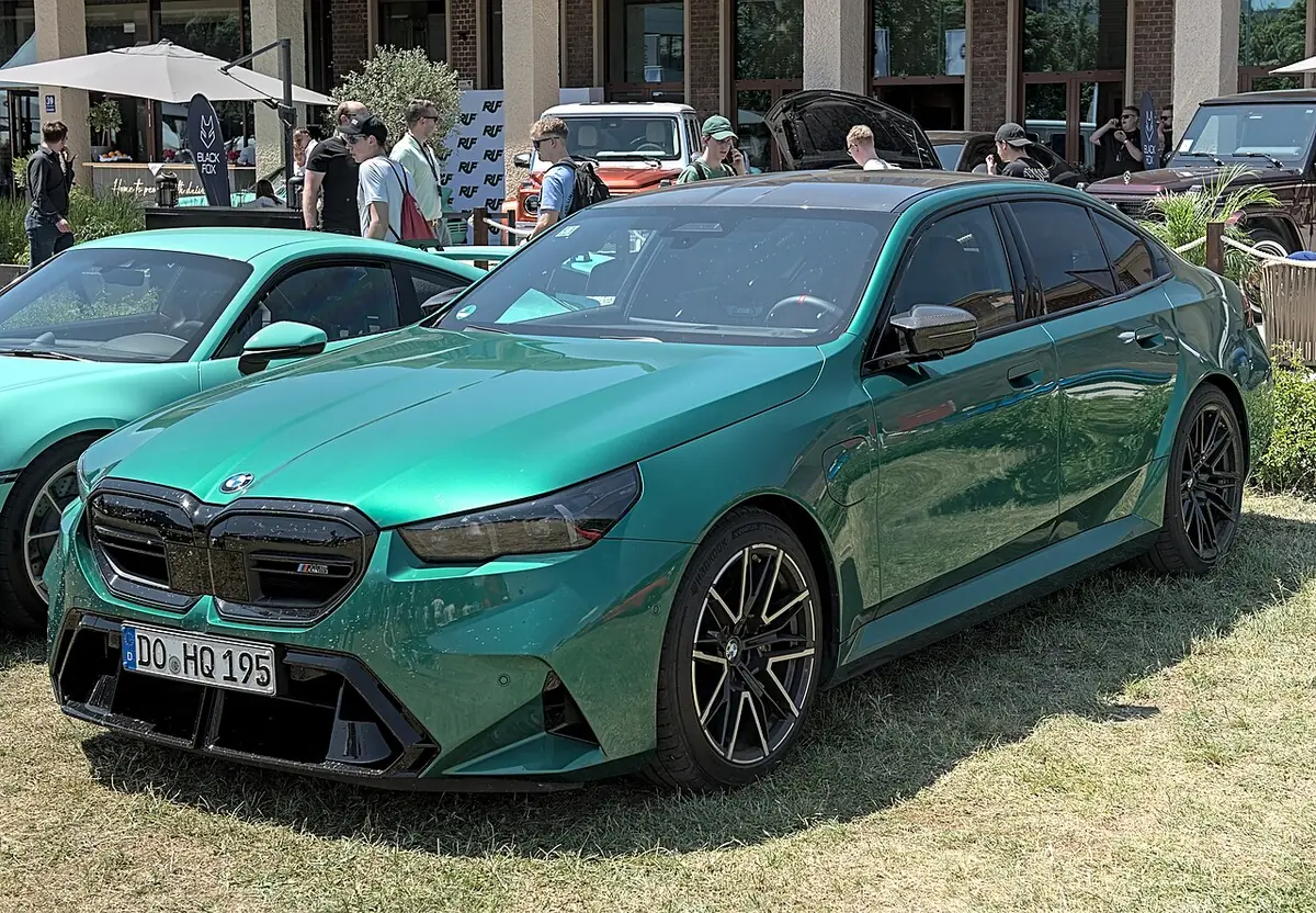 BMW M5 (photo from Wikimedia Commons)