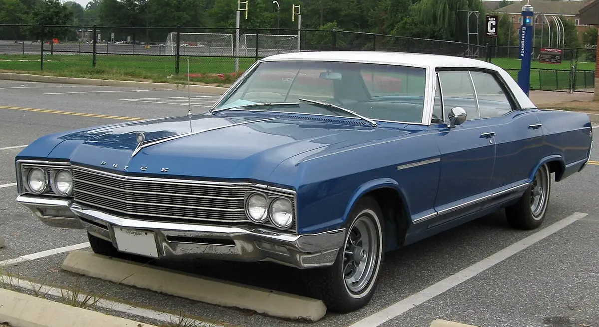 Buick LeSabre exterior (photo from Wikimedia Commons)
