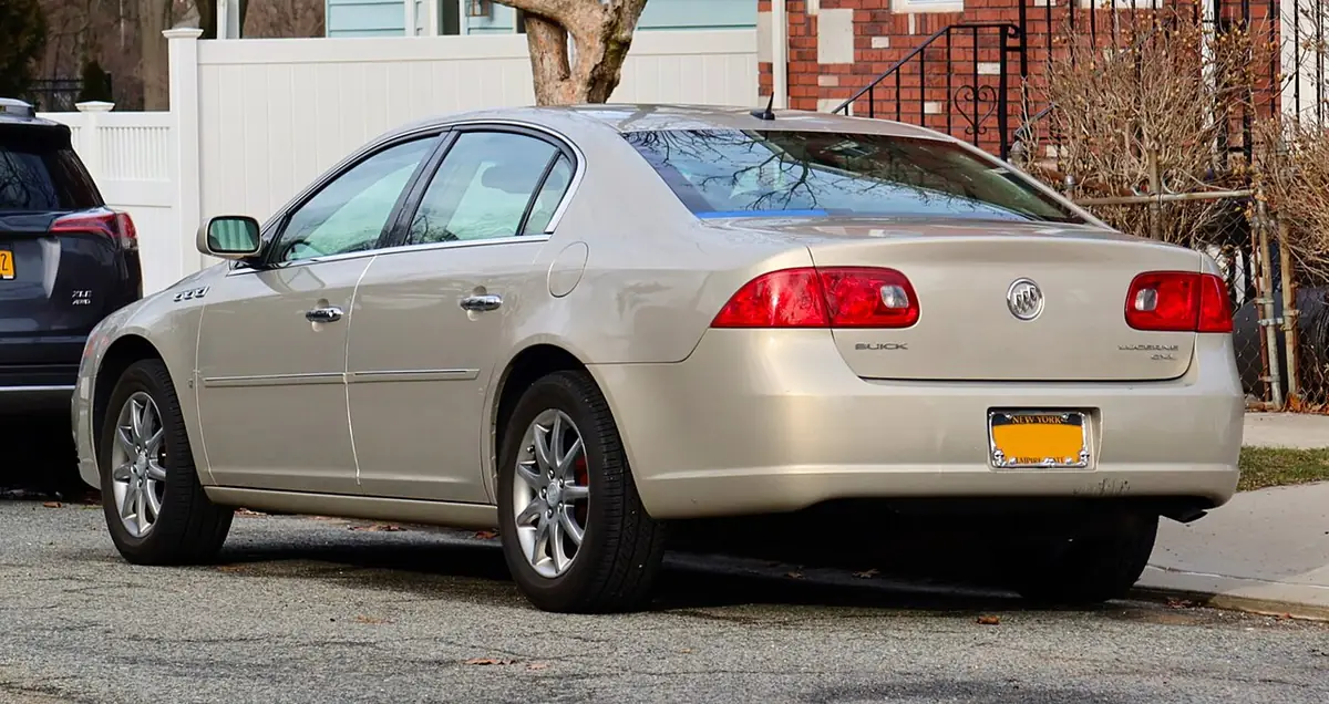 Buick Lucerne exterior (photo from Wikimedia Commons)