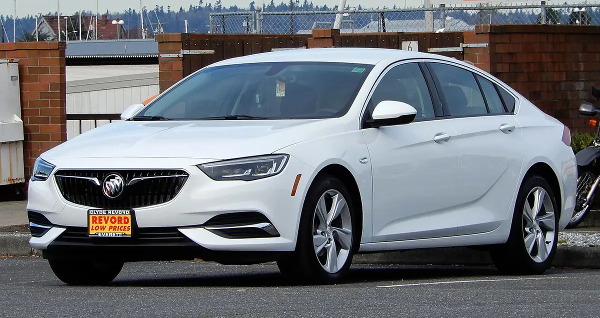 Buick Regal exterior (photo from Wikimedia Commons)