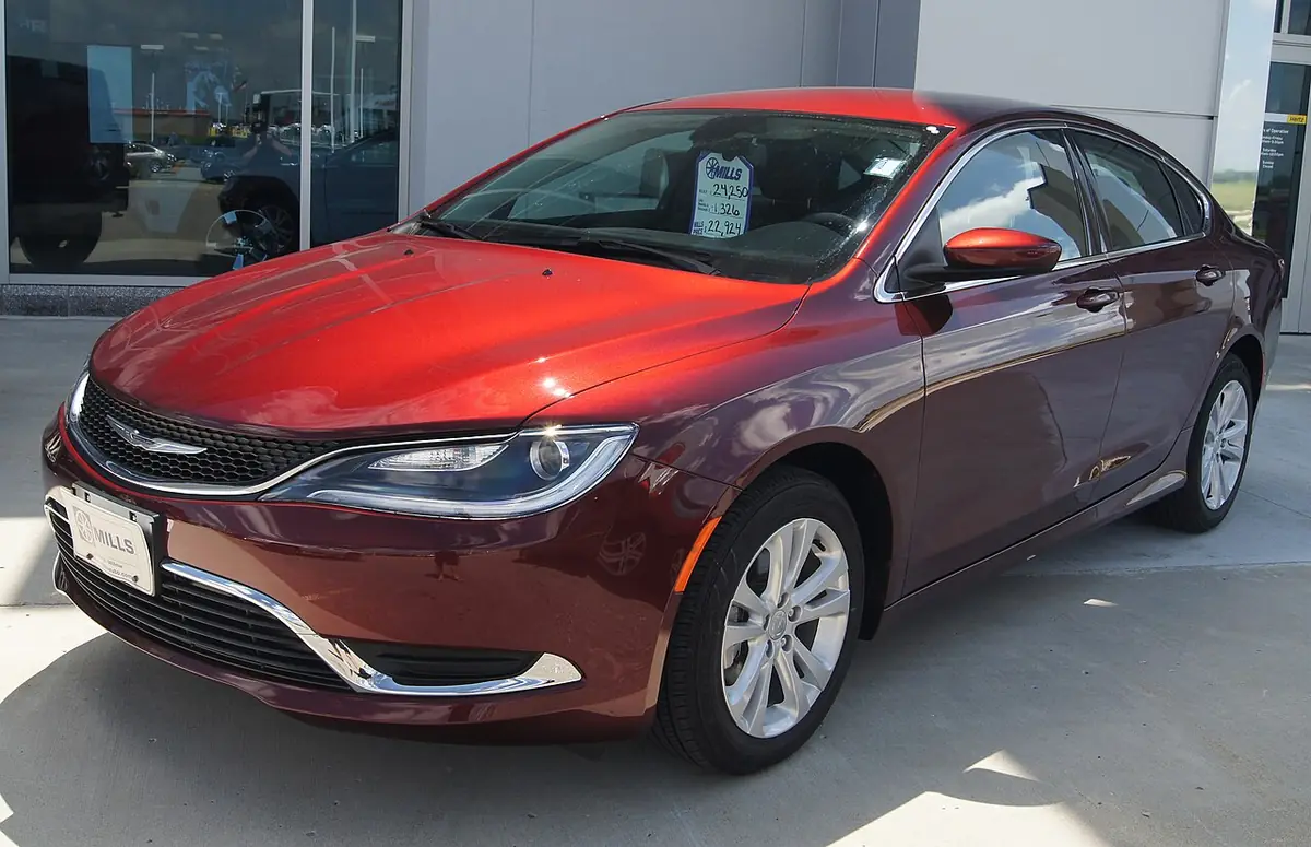 Chrysler 200 exterior (photo from Wikimedia Commons)