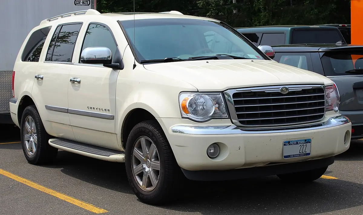 Chrysler Aspen exterior (photo from Wikimedia Commons)