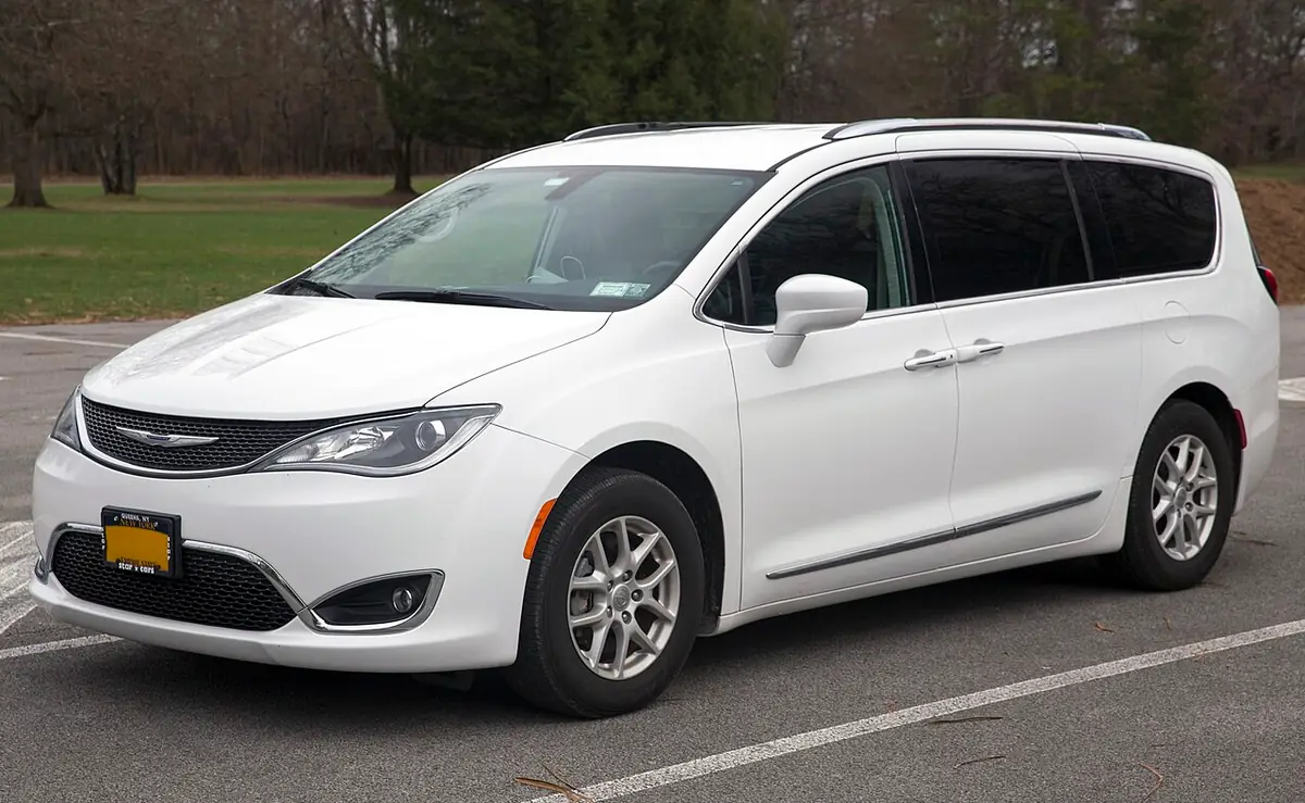 Chrysler Pacifica exterior (photo from Wikimedia Commons)