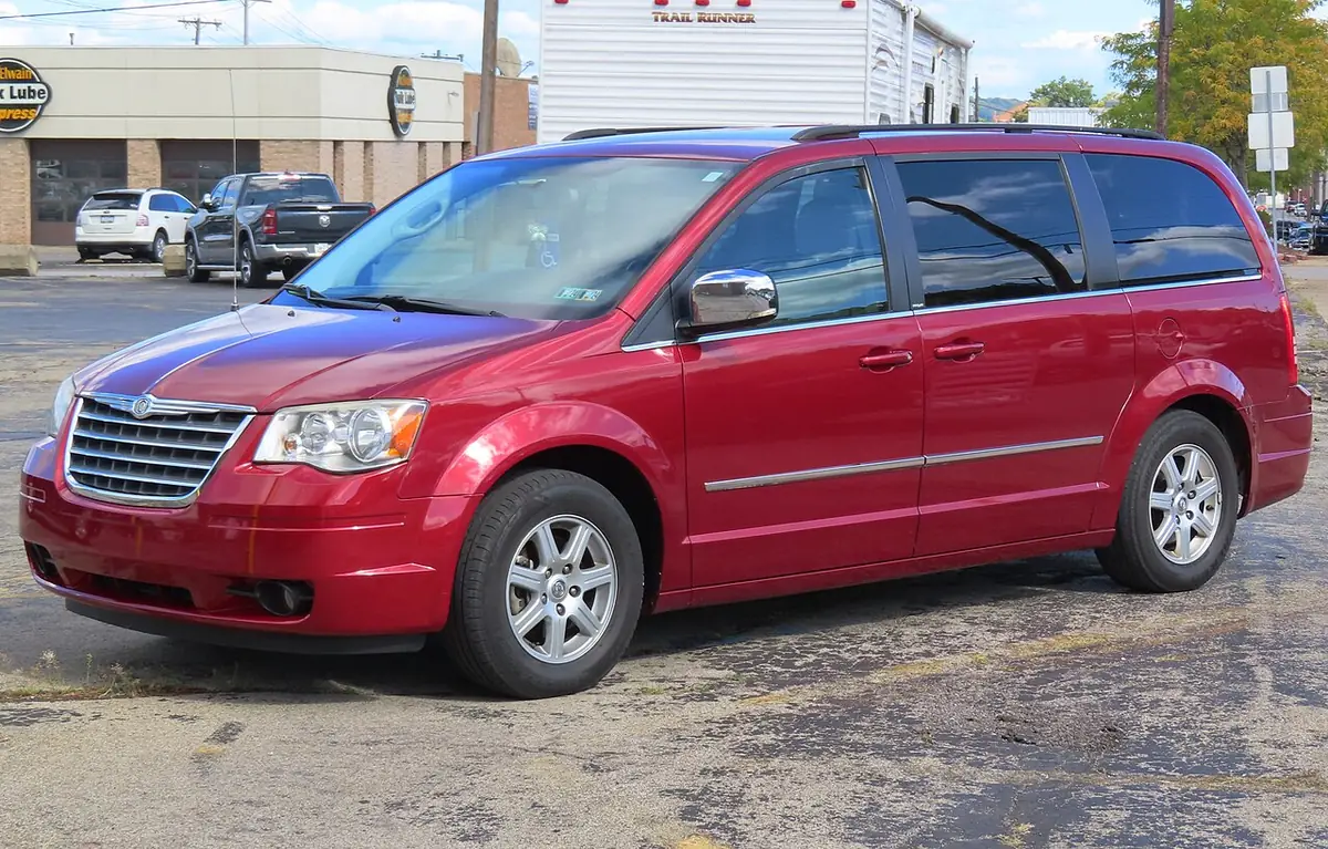 Chrysler Town and Country exterior (photo from Wikimedia Commons)