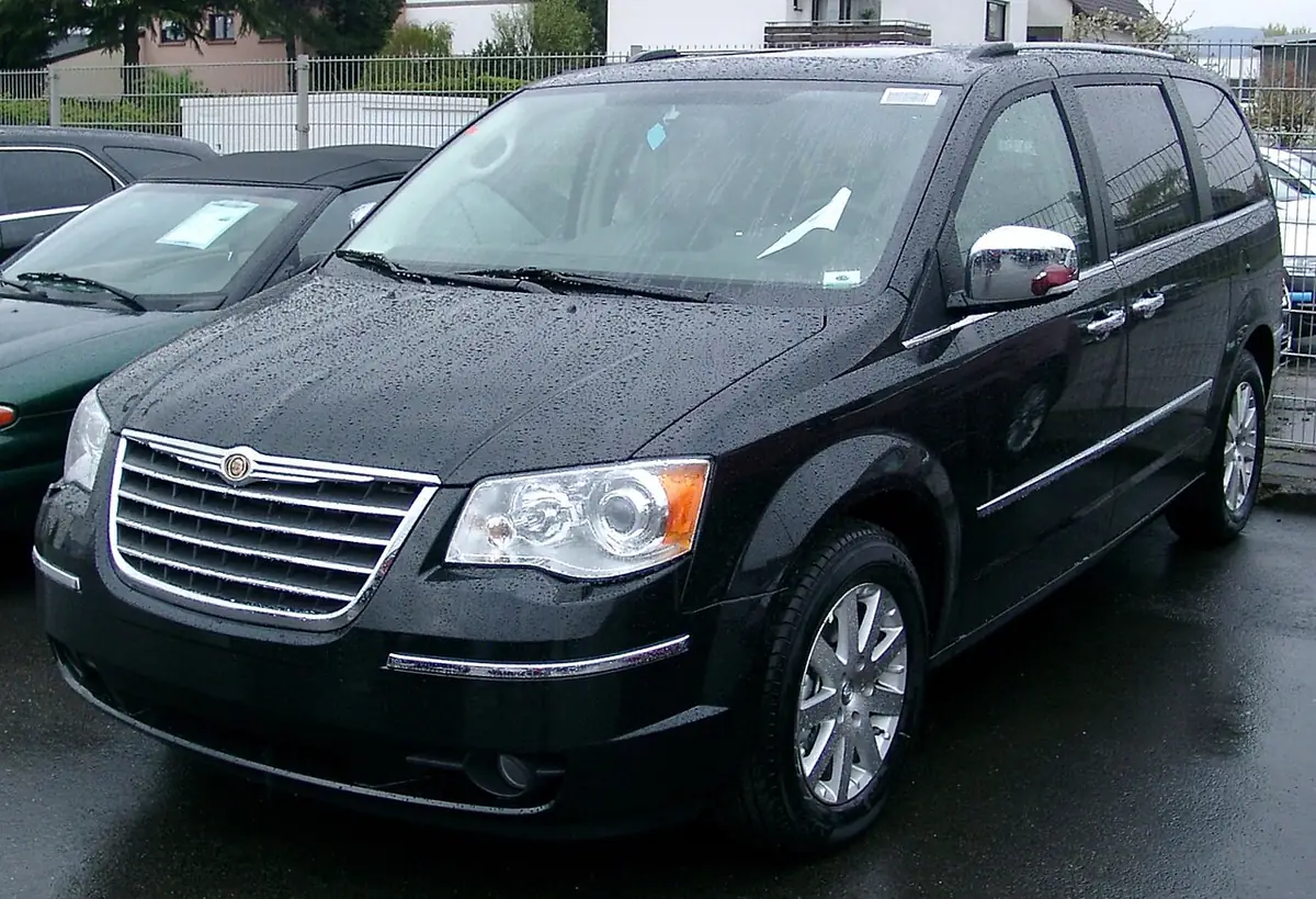 Chrysler Voyager exterior (photo from Wikimedia Commons)