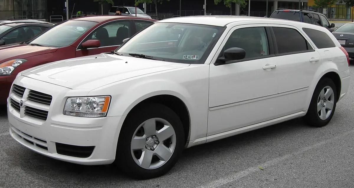 Dodge Magnum exterior (photo from Wikimedia Commons)