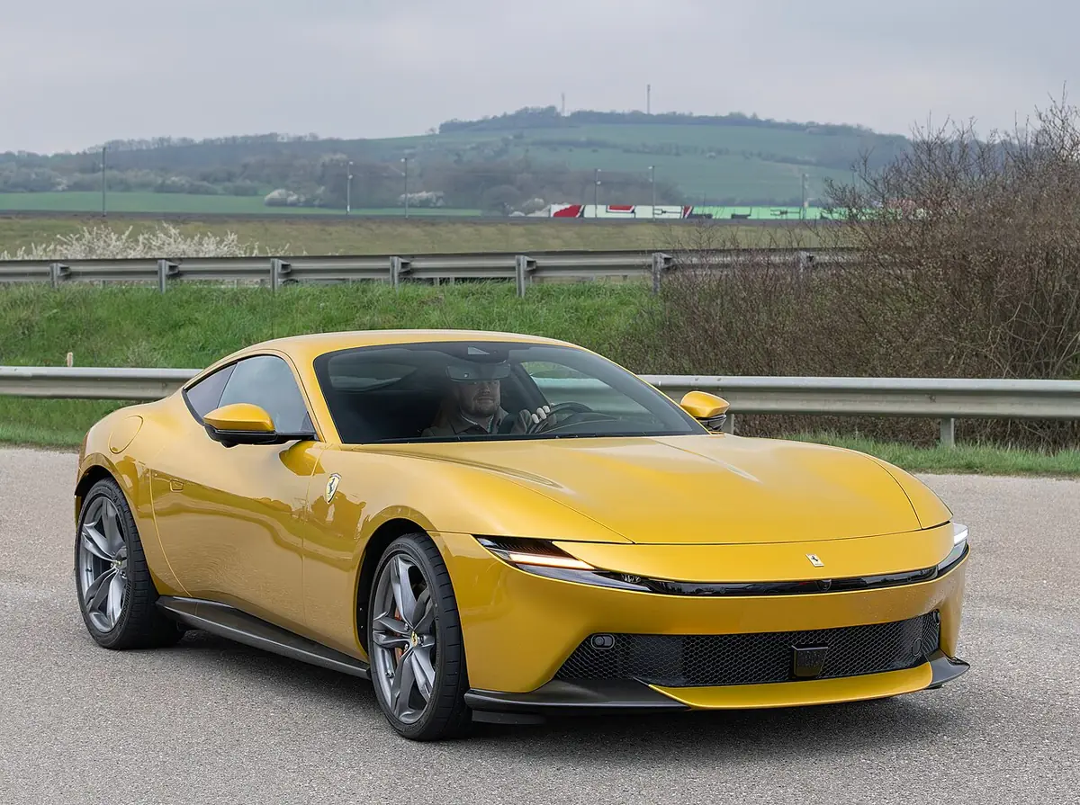 Ferrari Amalfi exterior (photo from Wikimedia Commons)