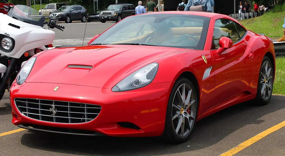 Ferrari California exterior (photo from Wikimedia Commons)