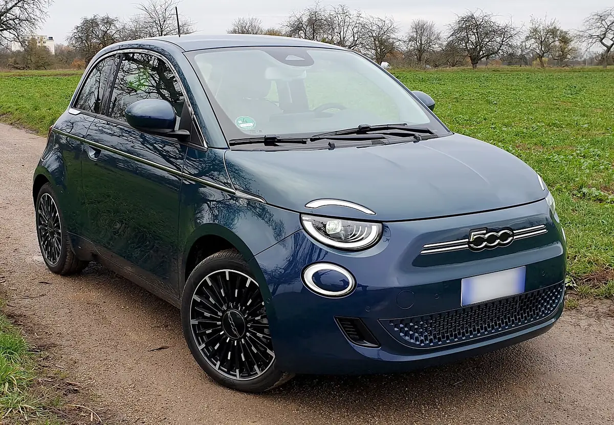 Fiat 500e exterior (photo from Wikimedia Commons)