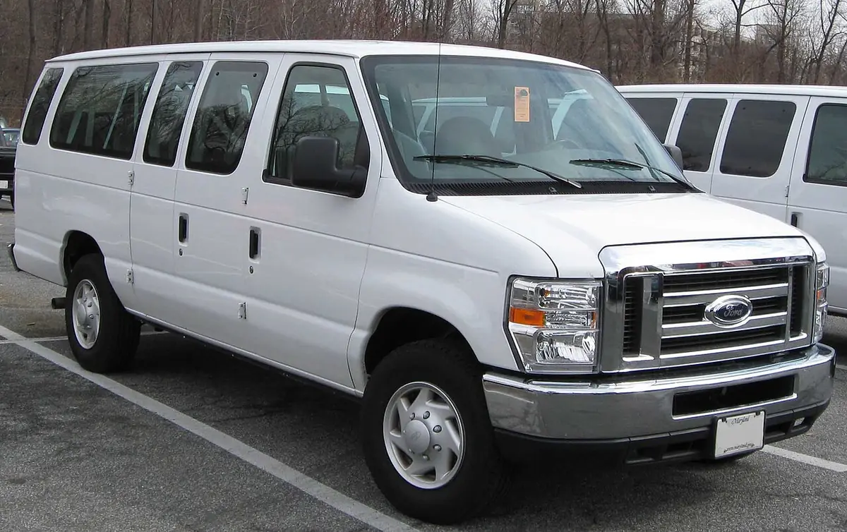 Ford E-Series exterior (photo from Wikimedia Commons)