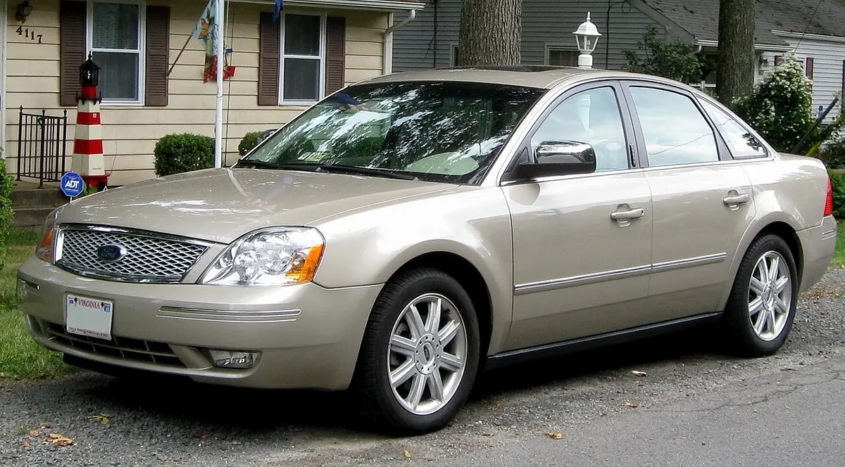Ford Five Hundred exterior (photo from Wikimedia Commons)