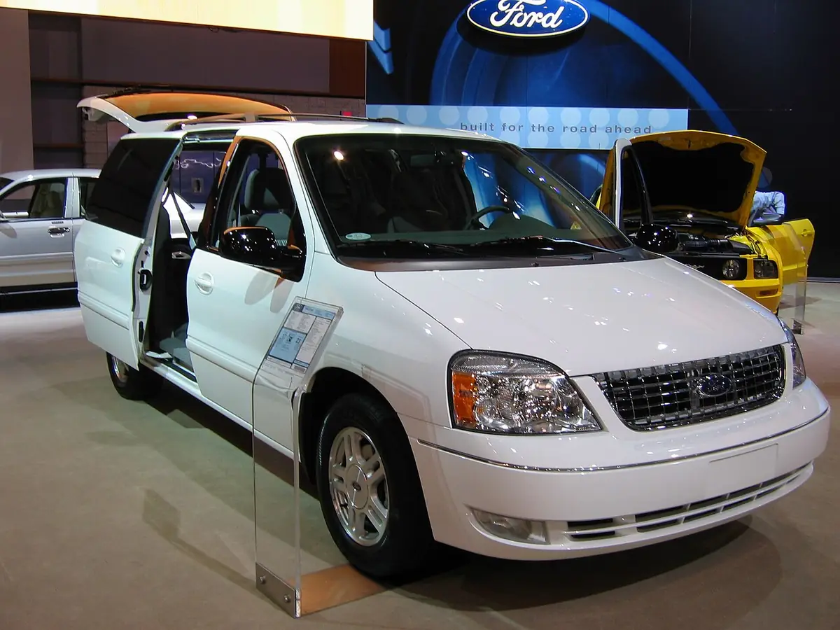 Ford Freestar exterior (photo from Wikimedia Commons)