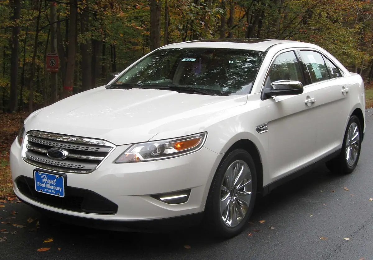Ford Taurus (photo from Wikimedia Commons)