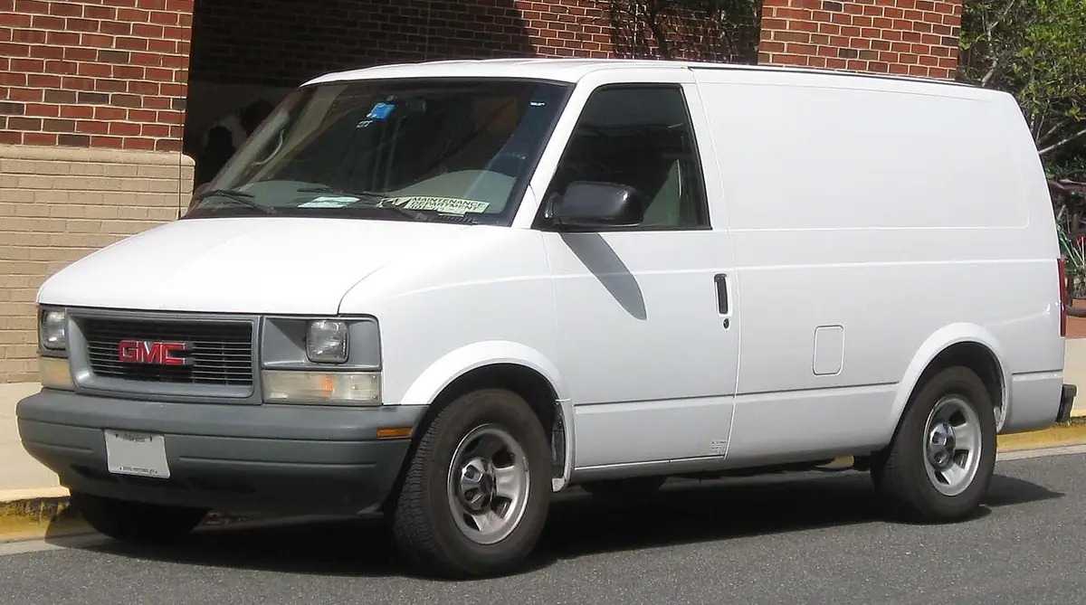 GMC Safari exterior (photo from Wikimedia Commons)