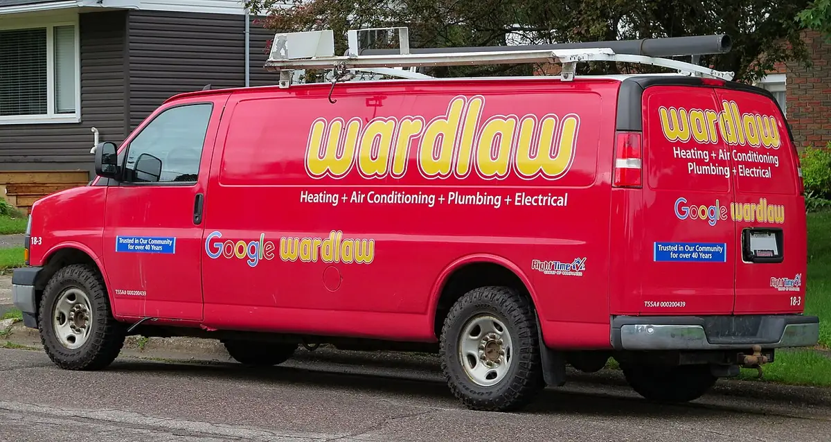 GMC Savana exterior (photo from Wikimedia Commons)