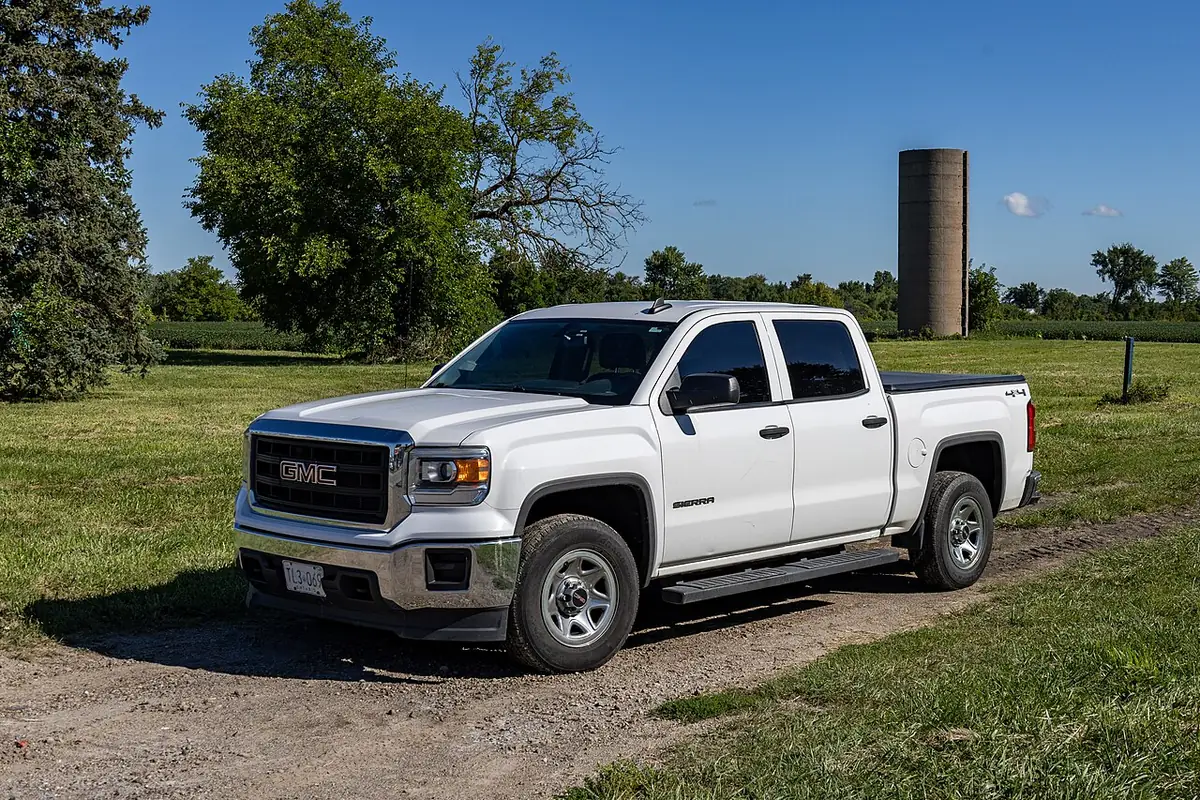 GMC Sierra 1500 exterior (photo from Wikimedia Commons)