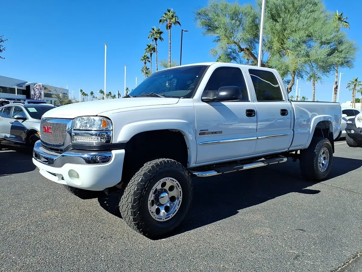 GMC Sierra 2500HD exterior (photo from Wikimedia Commons)