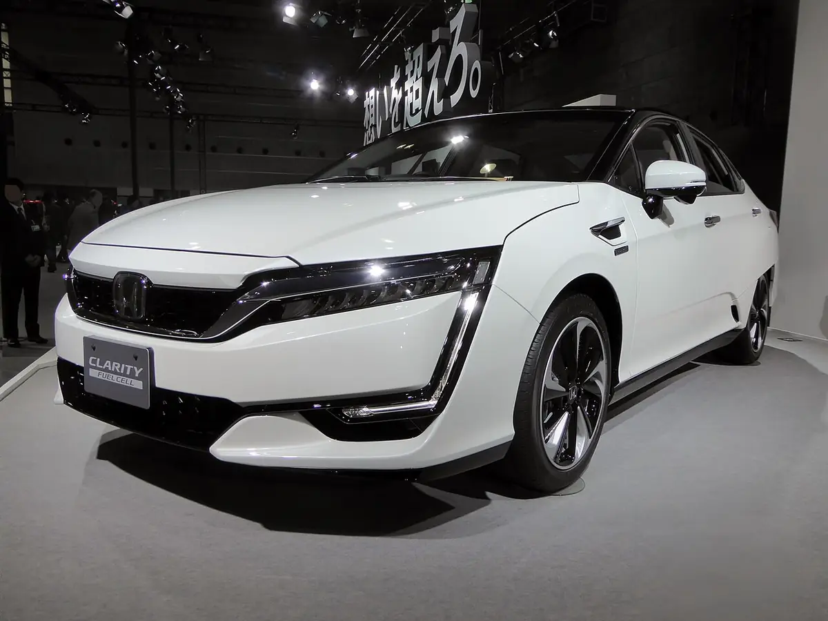 Honda Clarity exterior (photo from Wikimedia Commons)