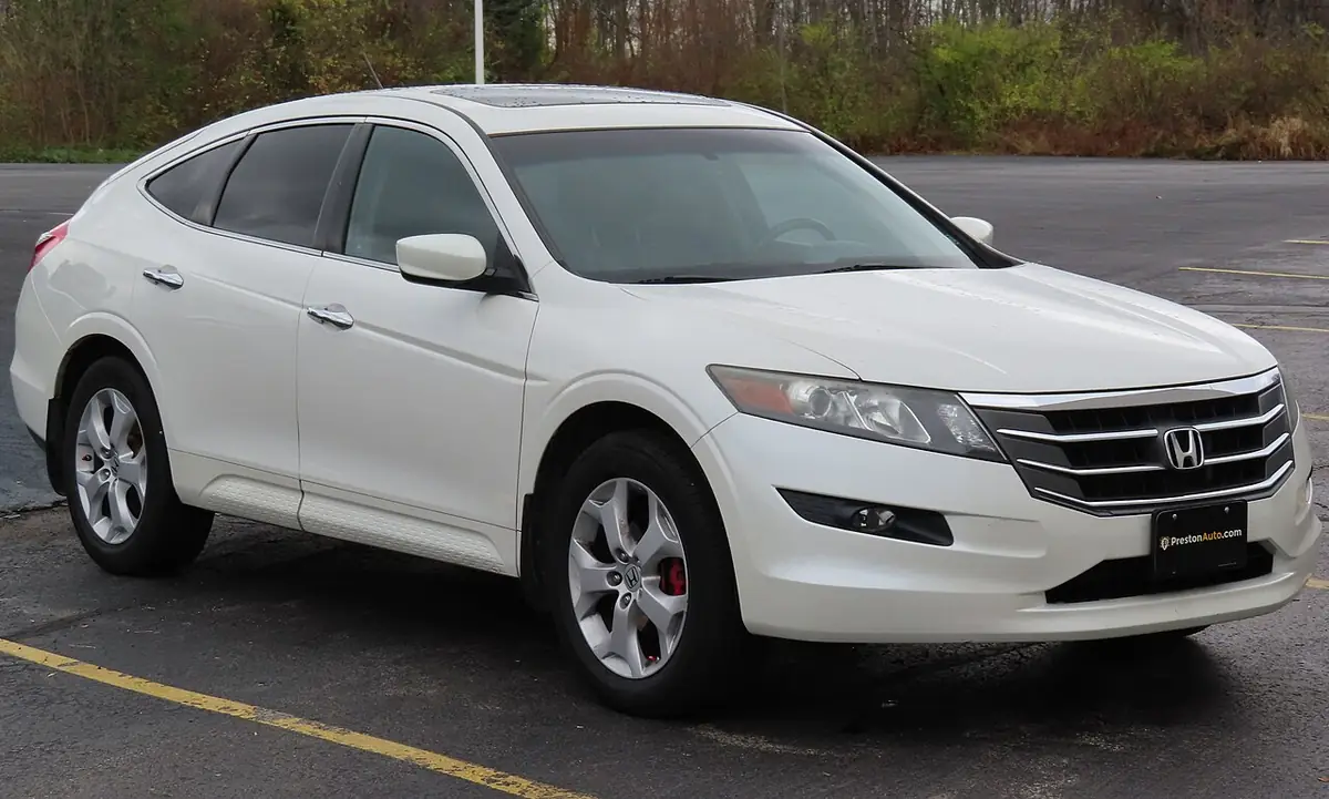 Honda Crosstour exterior (photo from Wikimedia Commons)
