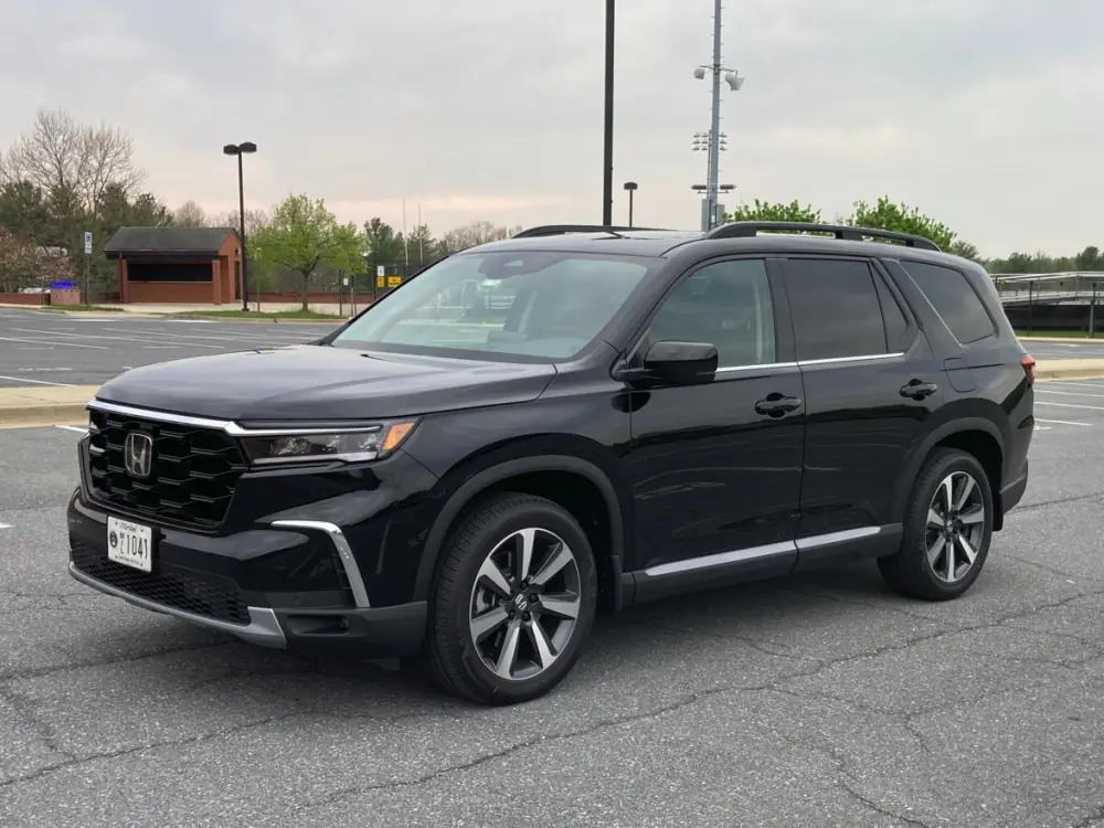 Honda Pilot exterior (photo from Wikimedia Commons)