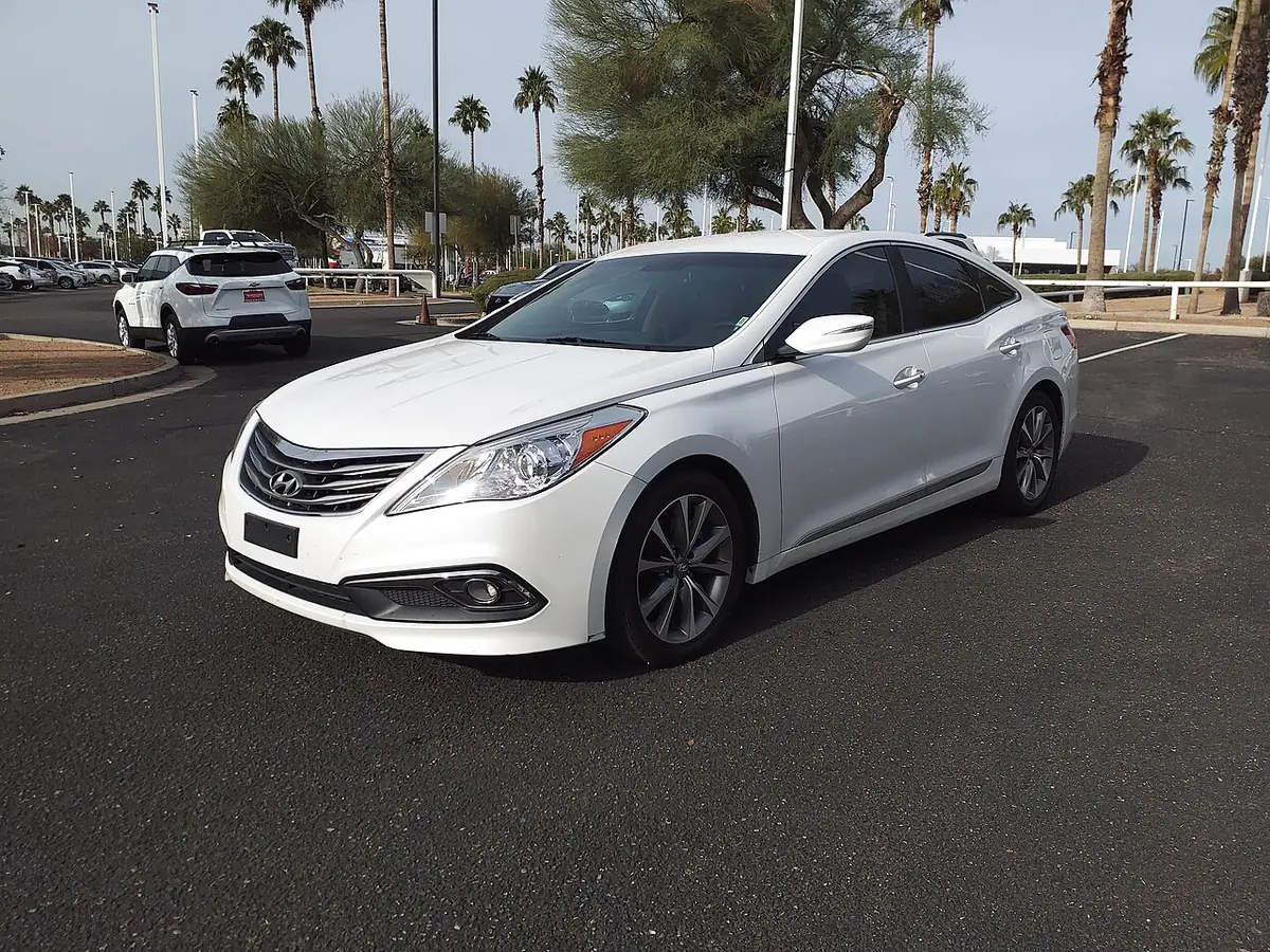 Hyundai Azera exterior (photo from Wikimedia Commons)