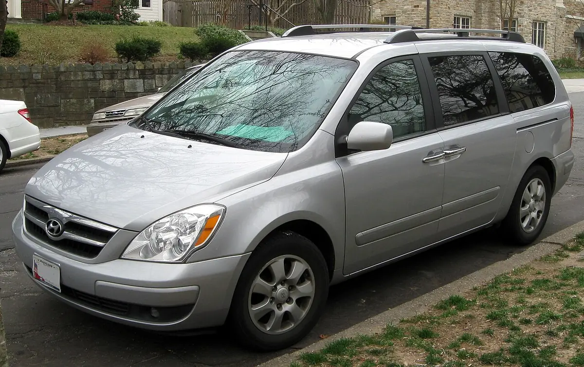 Hyundai Entourage exterior (photo from Wikimedia Commons)