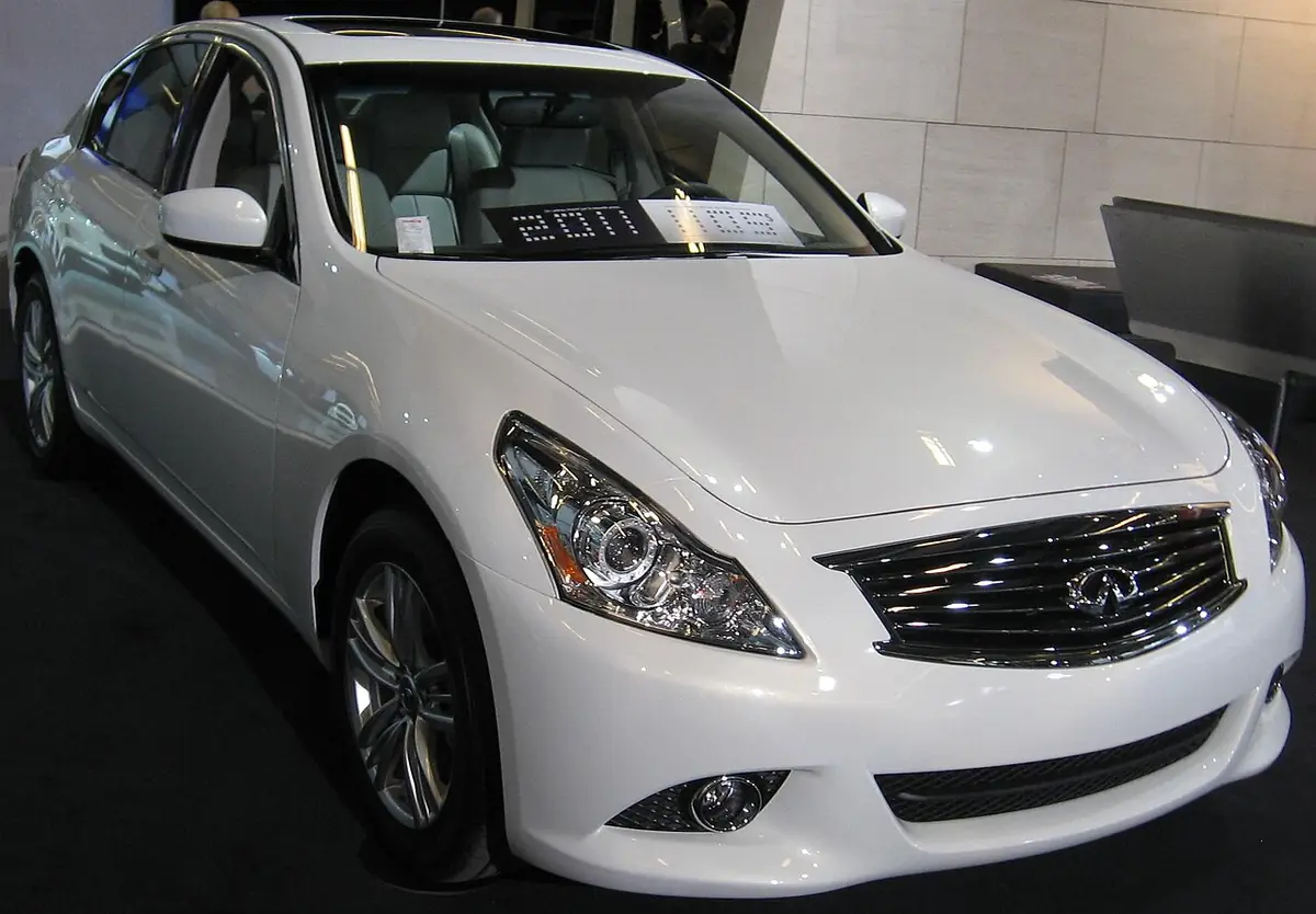 Infiniti G25 exterior (photo from Wikimedia Commons)
