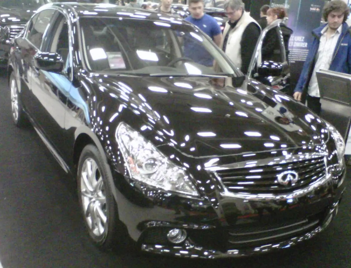 Infiniti G37 (photo from Wikimedia Commons)