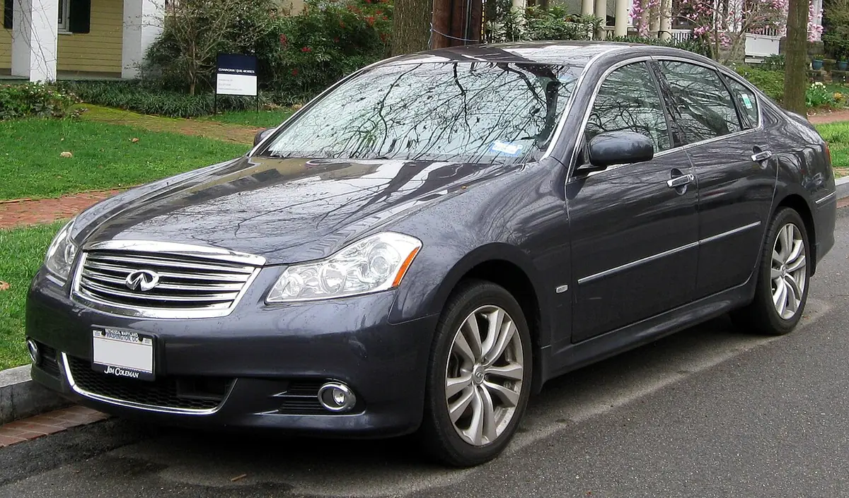 Infiniti M35 exterior (photo from Wikimedia Commons)