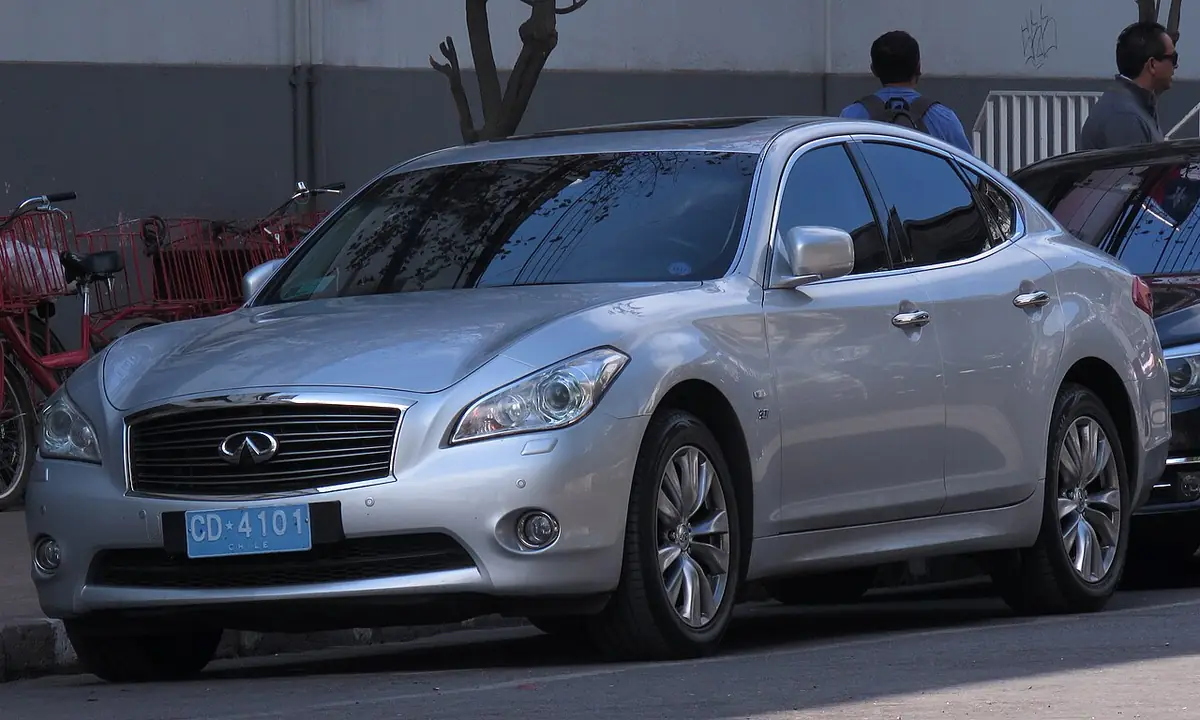 Infiniti M37 exterior (photo from Wikimedia Commons)