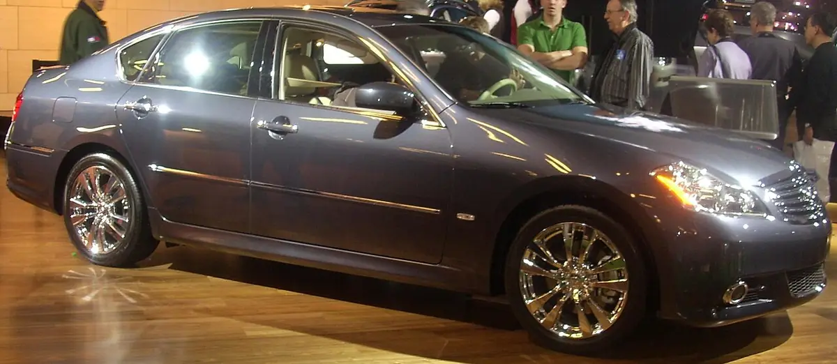 Infiniti M45 exterior (photo from Wikimedia Commons)