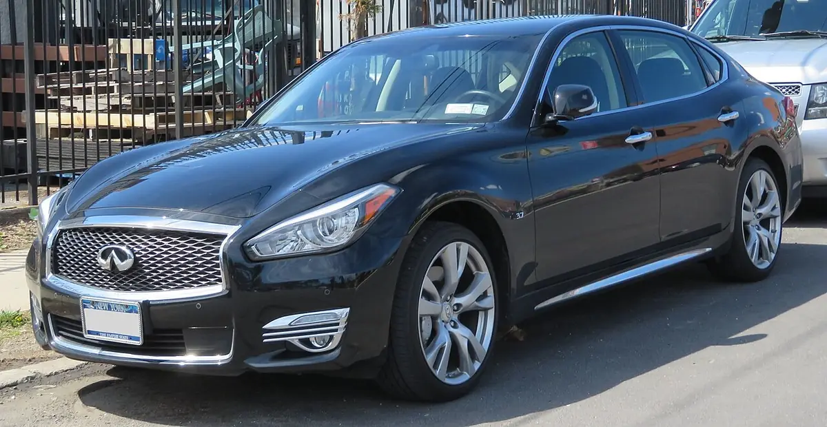 Infiniti Q70 exterior (photo from Wikimedia Commons)
