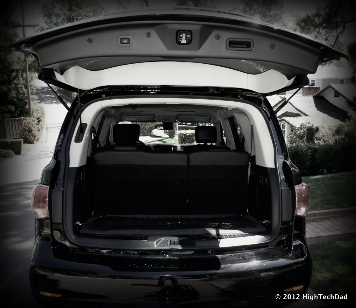 Infiniti QX56 exterior (photo from Wikimedia Commons)