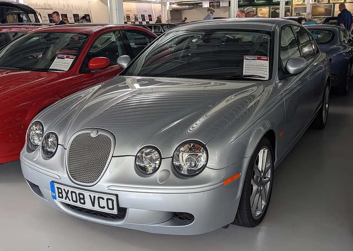 Jaguar S-Type exterior (photo from Wikimedia Commons)