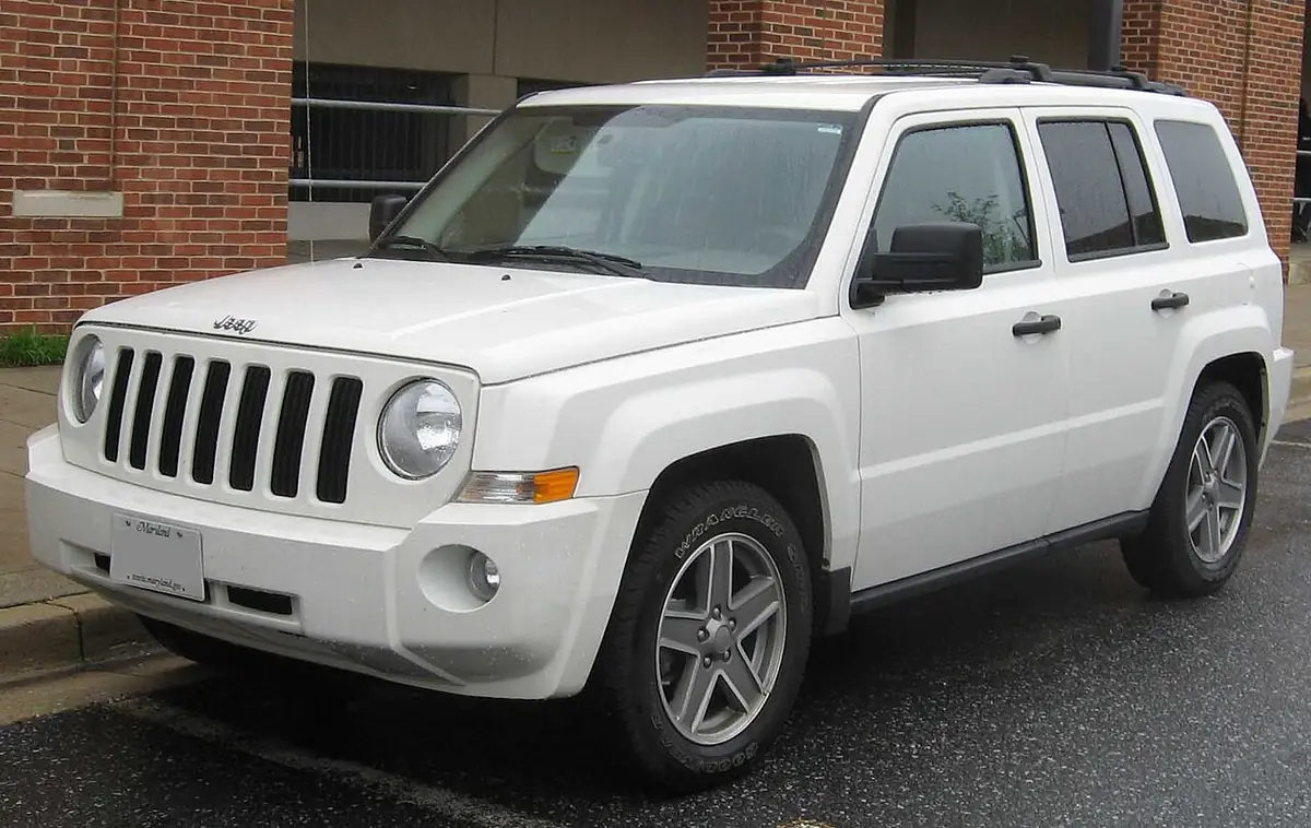 Jeep Patriot exterior (photo from Wikimedia Commons)