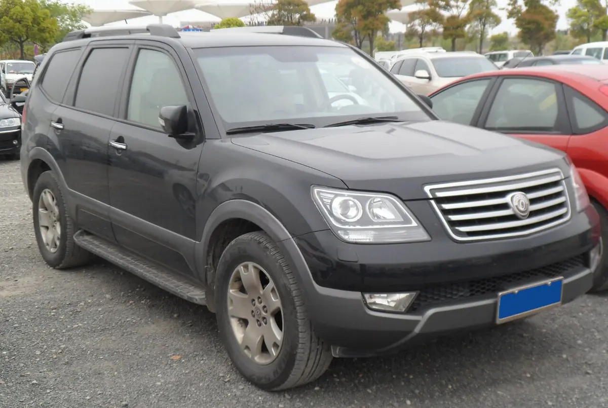 Kia Borrego exterior (photo from Wikimedia Commons)