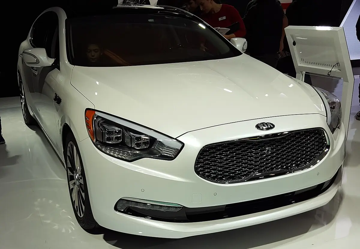 Kia K900 (photo from Wikimedia Commons)