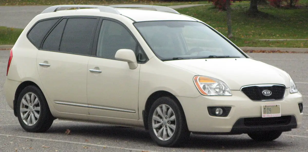 Kia Rondo exterior (photo from Wikimedia Commons)
