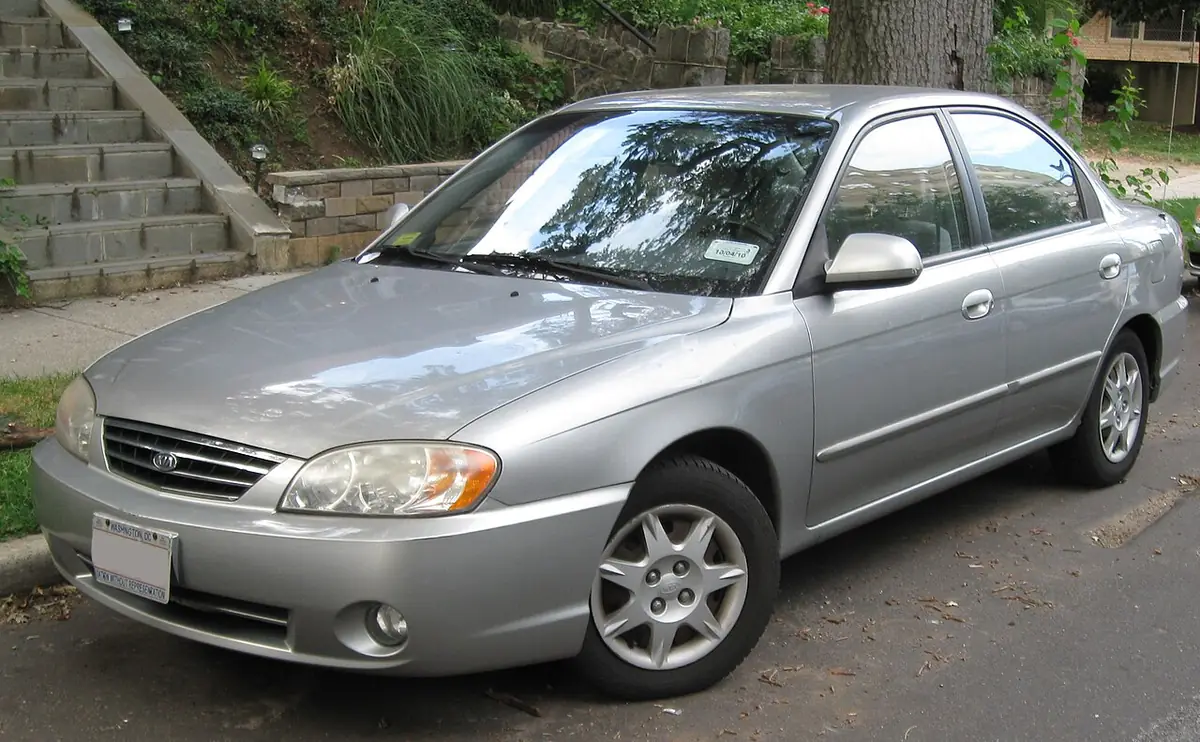 Kia Spectra exterior (photo from Wikimedia Commons)