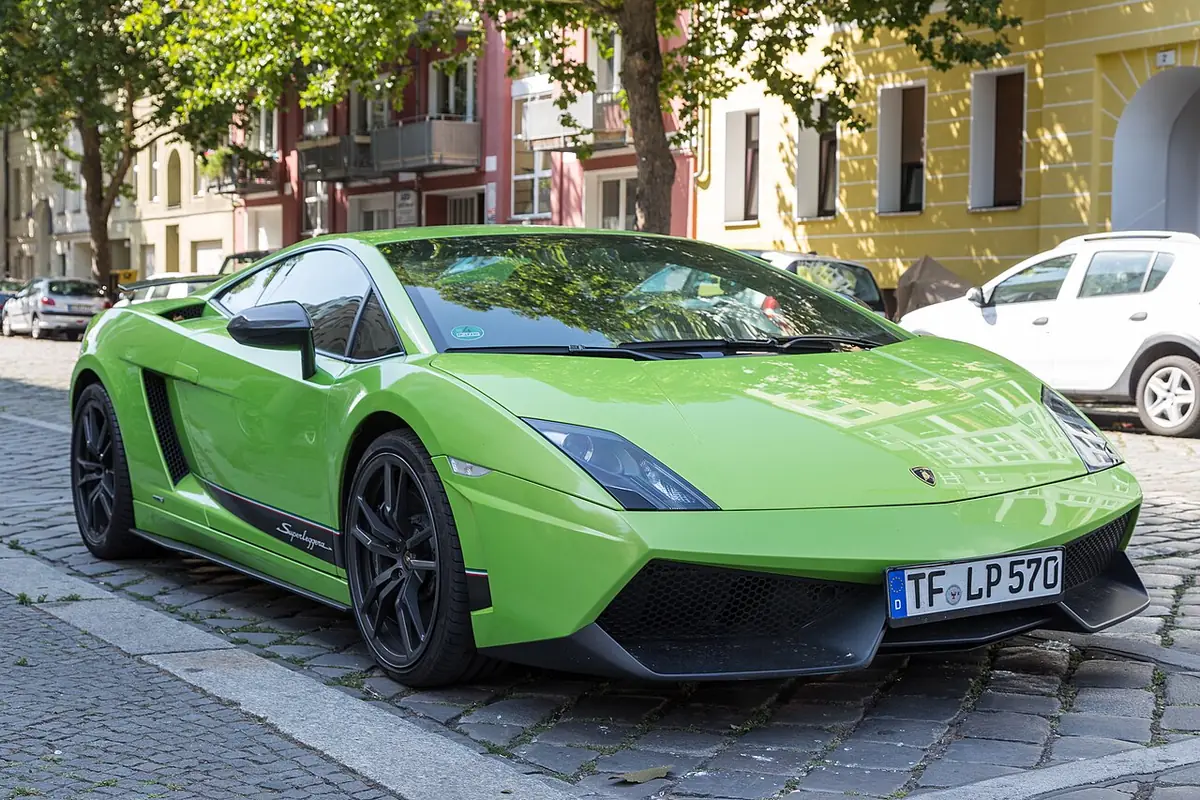Lamborghini Gallardo exterior (photo from Wikimedia Commons)