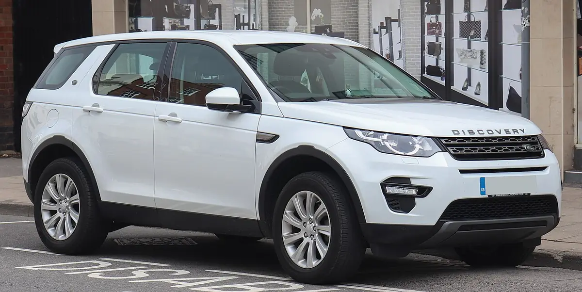 Land Rover vehicle (photo from Wikimedia Commons)