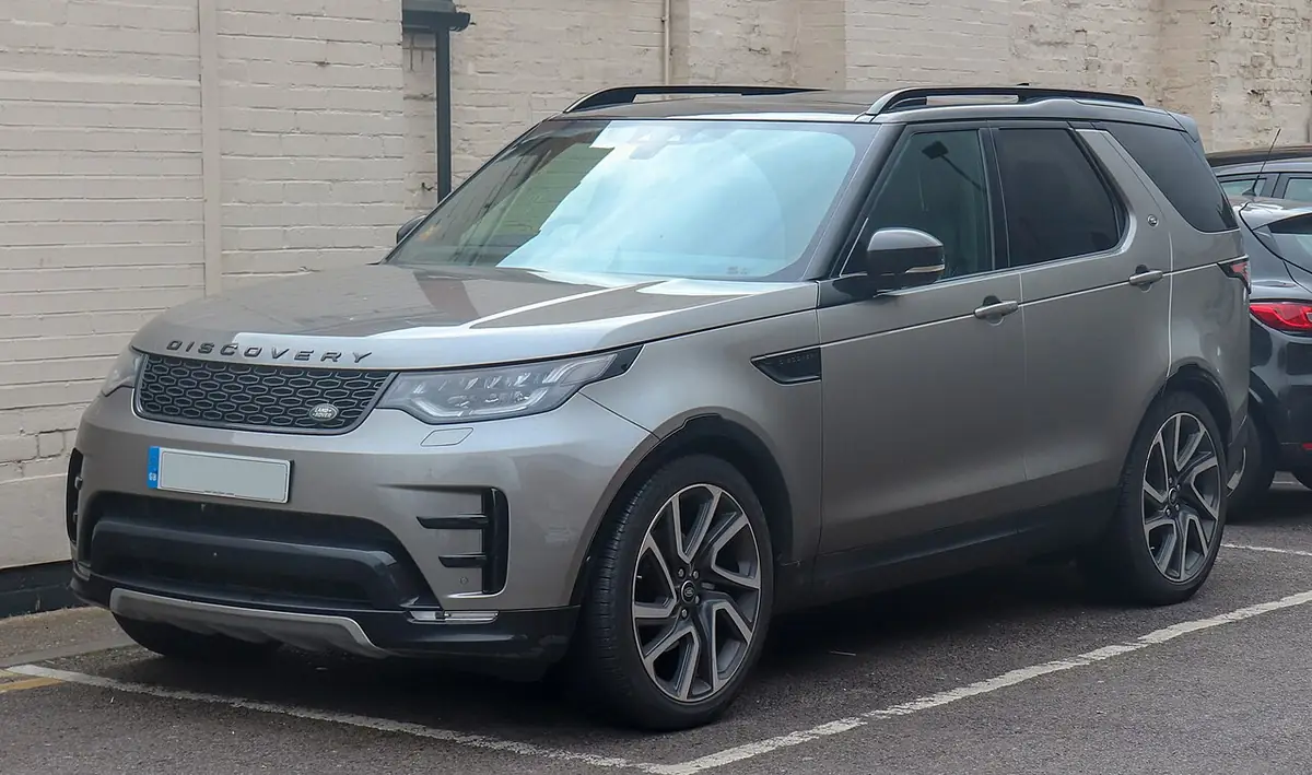 Land Rover Discovery (photo from Wikimedia Commons)