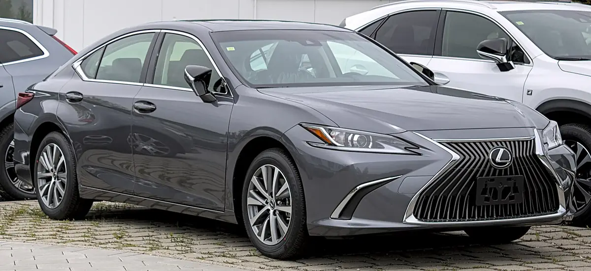 Lexus ES exterior (photo from Wikimedia Commons)