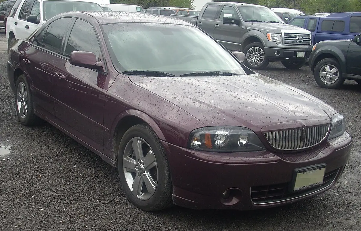 Lincoln LS exterior (photo from Wikimedia Commons)