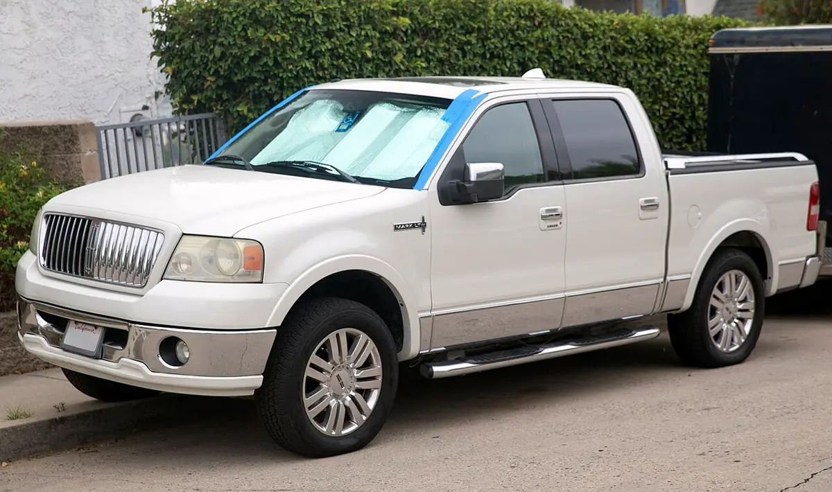 Lincoln Mark LT exterior (photo from Wikimedia Commons)