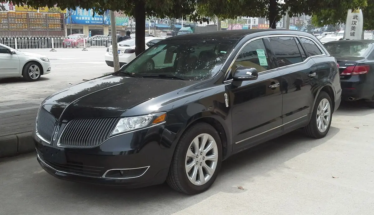 Lincoln MKT exterior (photo from Wikimedia Commons)