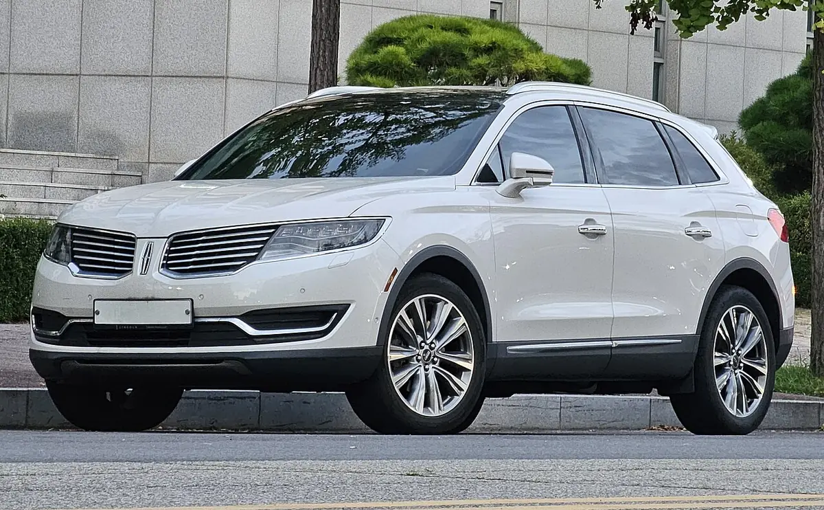 Lincoln MKX (photo from Wikimedia Commons)